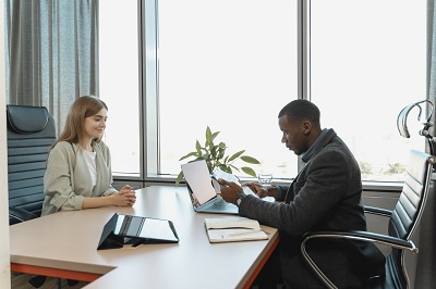 Forum applicant in an interview with an employee
