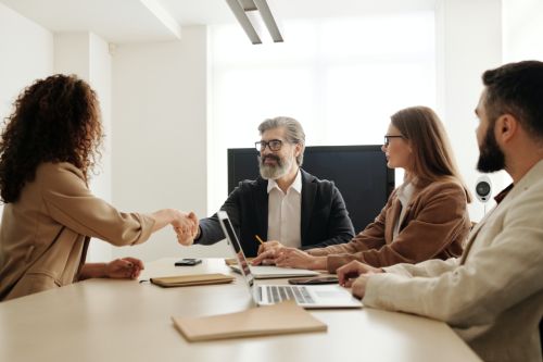 Imagen del Family Office Family Equity para mostrar la cordialidad en la compra de la empresa